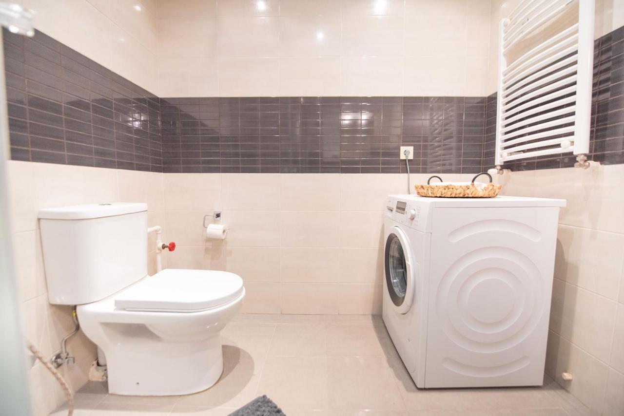 Gg Home - Cozy 2-Bedroom Apartment On Givi Kartozia Tbilisi Exterior photo