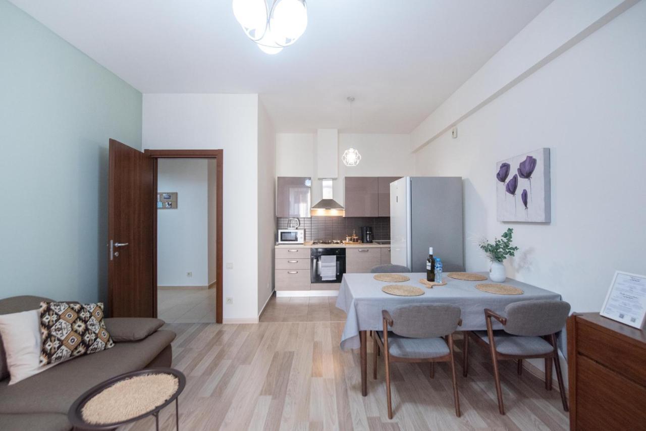 Gg Home - Cozy 2-Bedroom Apartment On Givi Kartozia Tbilisi Exterior photo